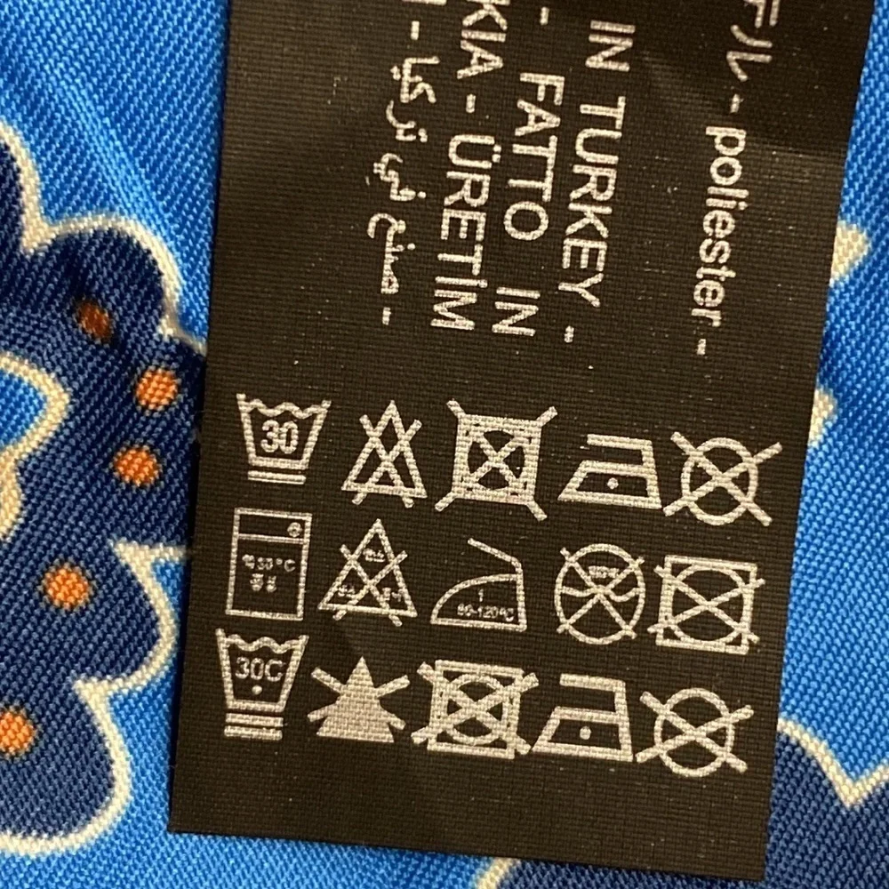 NWOT Zara Blue/Cream Printed Satin Scarf.
